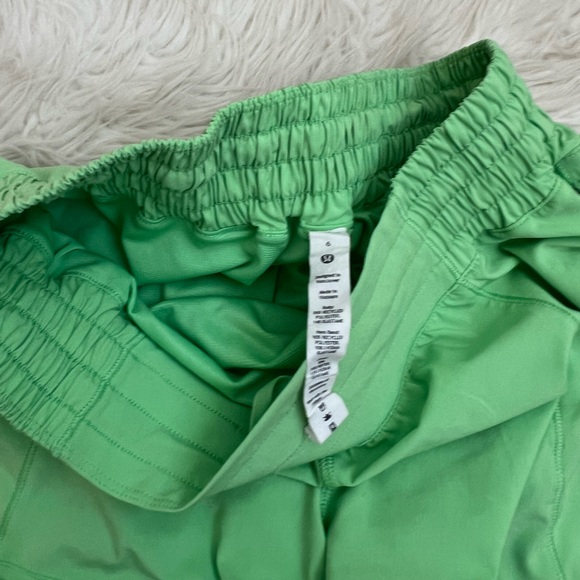 Lululemon High Rise Hotty Hot Shorts 6 Scream Green Light - Picture 2 of 6